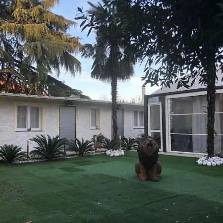 Guest house In Bb - B B Oasis Passion Fiera - Triple With Wifi And Ac Rho